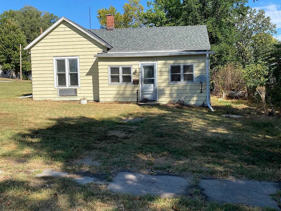 1st image of 204 E D St