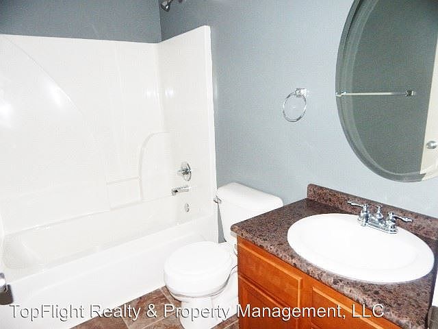 1st image of 320 Chalet Cir