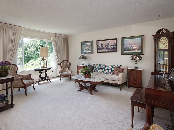 2nd image of 70 Vivian Ct