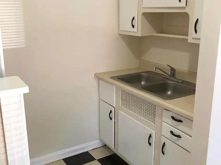 Nola Court Apartments — Photo 102