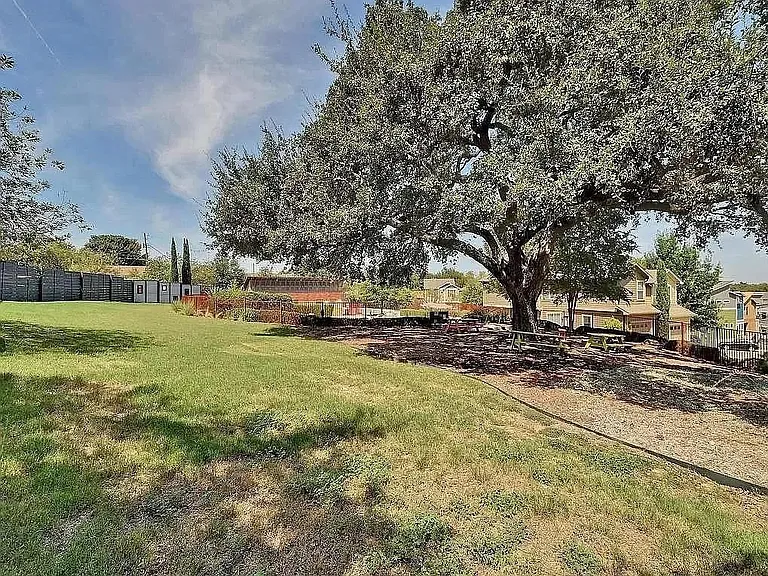 2001 Carlson Dr — Photo 27
