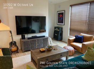 10702 W Octave Ln, North Hollywood, CA 91601