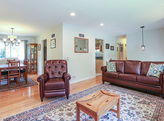 4th image of 354 N Macarthur Dr