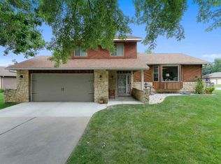 8910 E Parkmont Dr, Wichita, KS 67207
