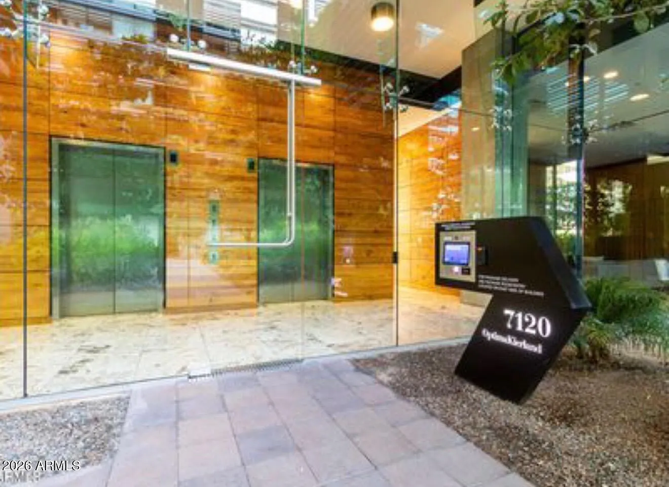 1 bed, 1.0 bath, 812 sqft, $3,600 — Photo 3