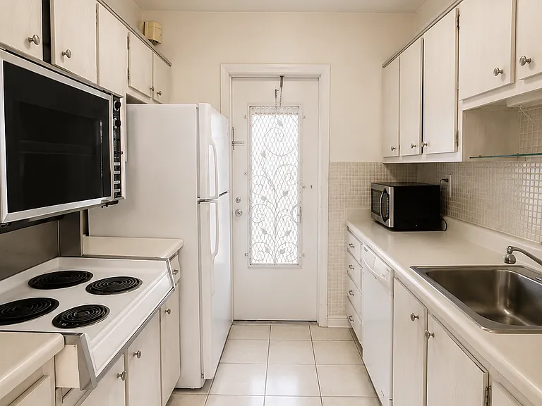 2200 Diana Dr #410 — Photo 9