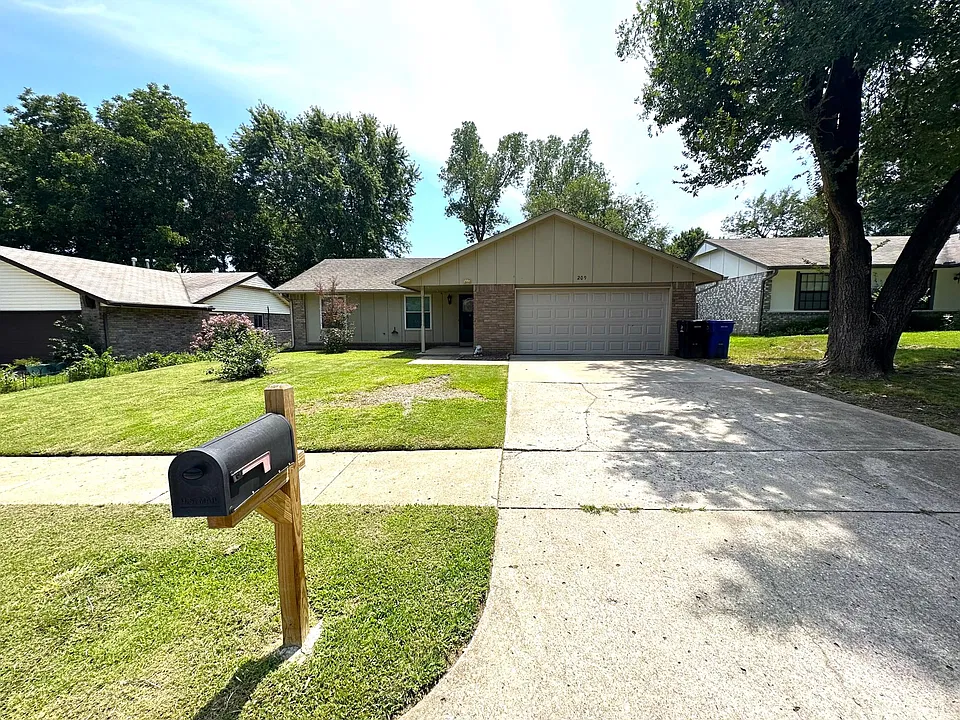 209 W Waco Pl