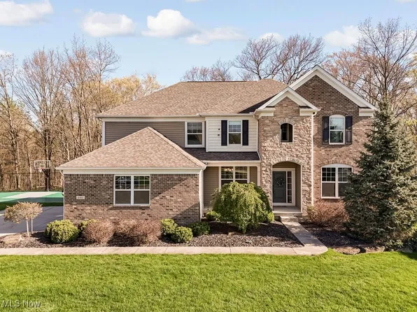 680 Morgan Trl, Aurora, OH 44202