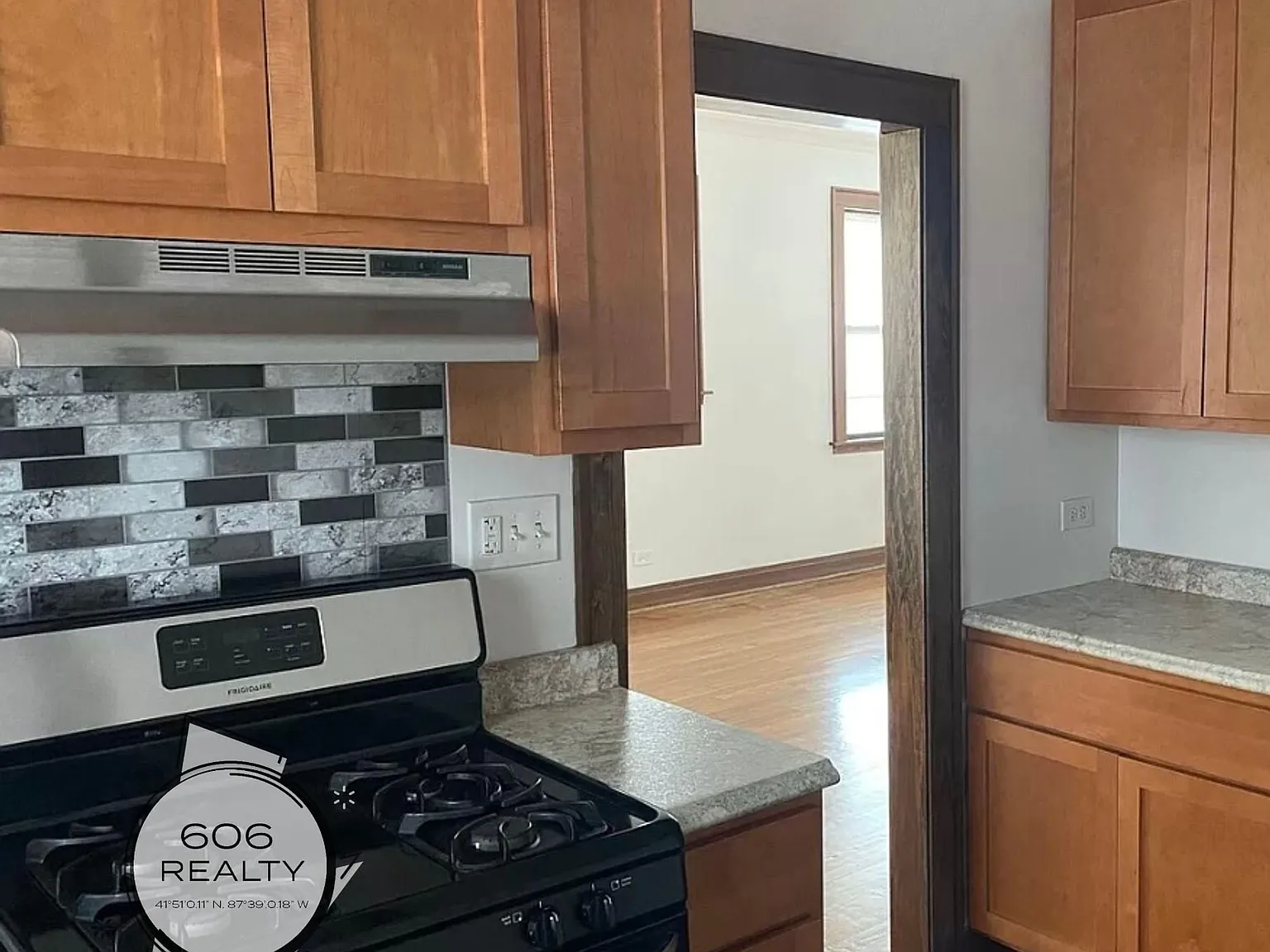 3252 Maple Ave — Photo 2