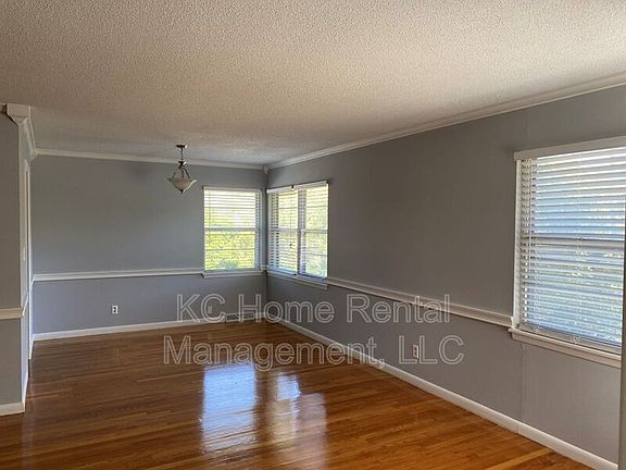 4th image of 11226 Jackson Ave