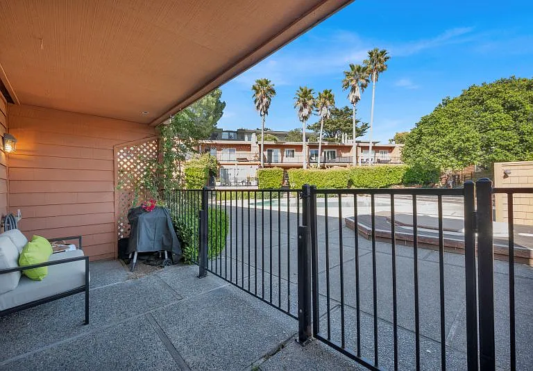 128 Stanford Way — Photo 14