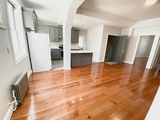 5th image of 9-02 27th Ave #1F