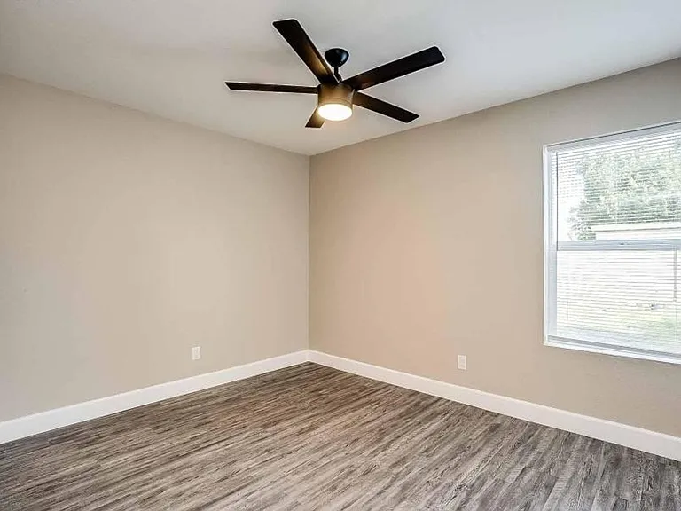 318 E Vine Cir — Photo 8