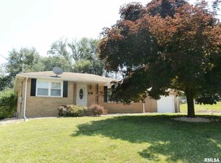 2222 Sunset Dr, Pekin, IL 61554