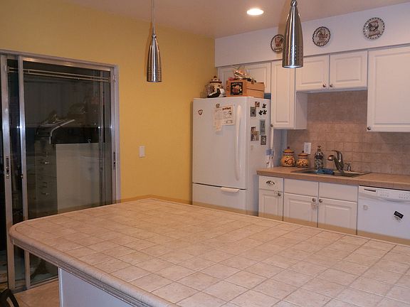 4th image of 107 SE 5th St
