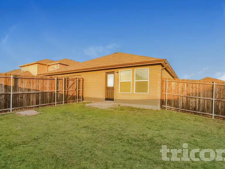 2511 Glen Hollow Dr — Photo 16