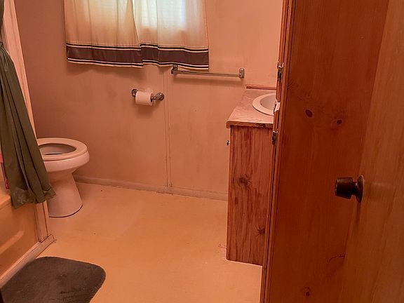 5th image of 910 W Olive St #6