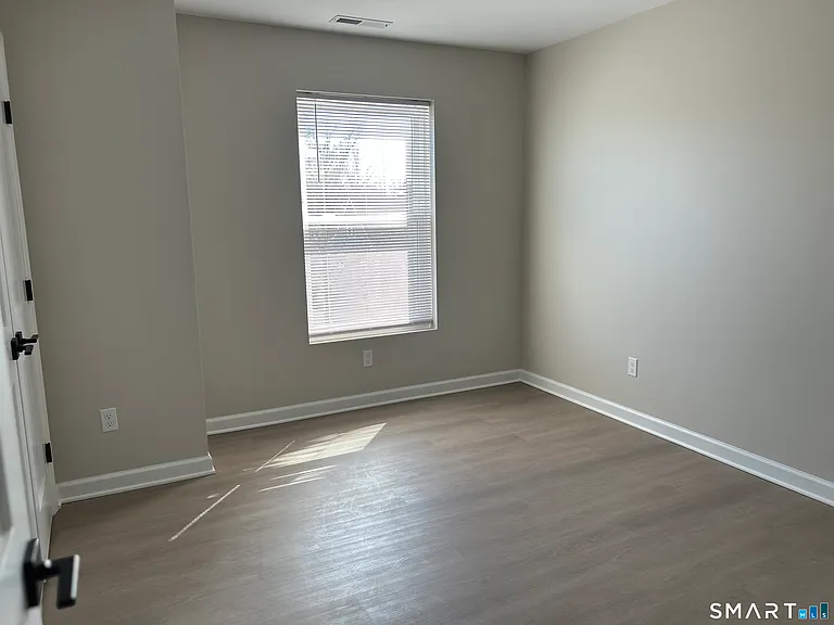 62 Soundview Ave — Photo 10