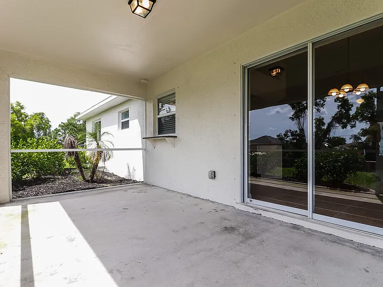 800 SW 8th Pl — Photo 14