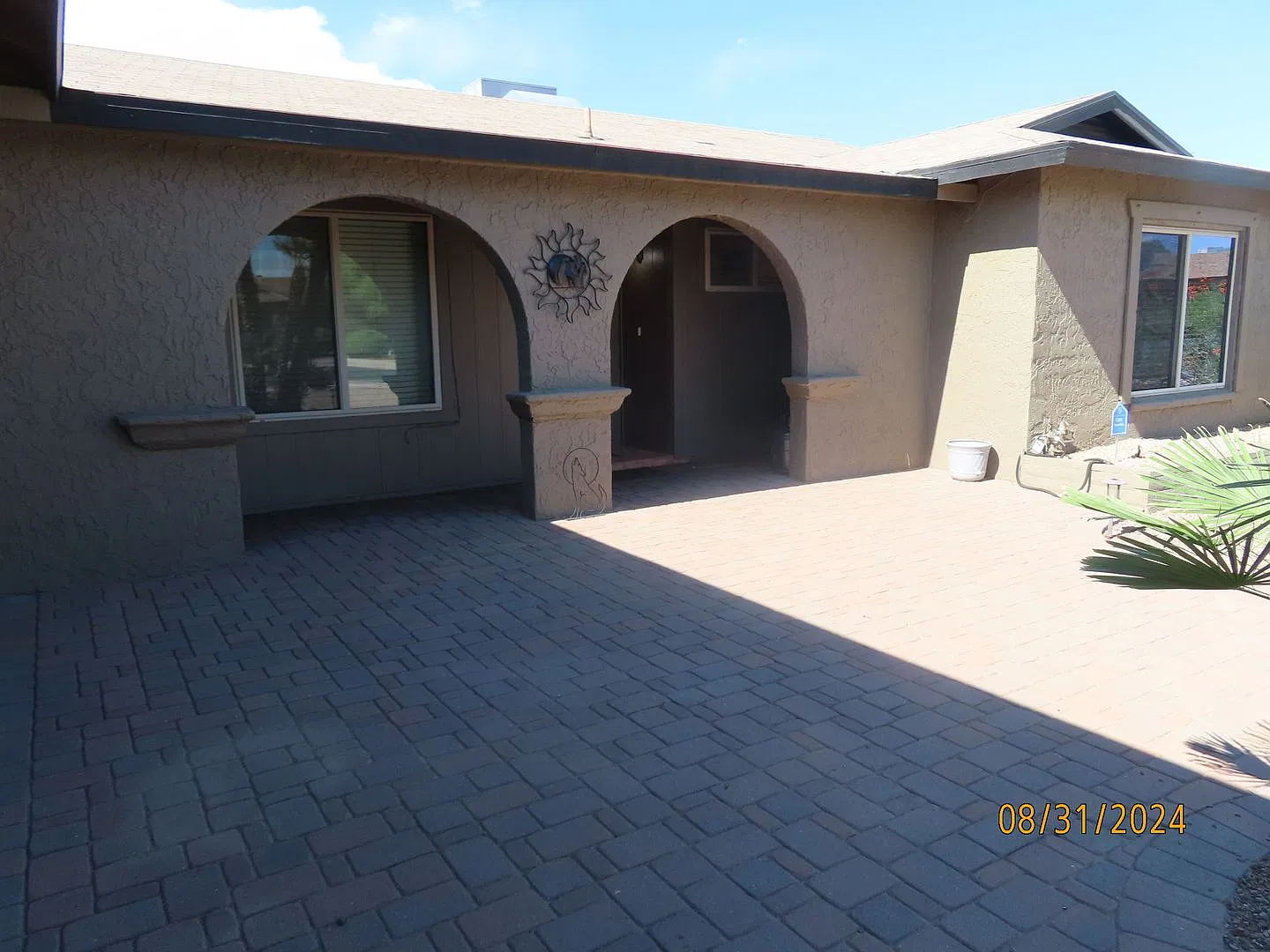 Beautiful 3 Bedroom 2 Bath Home w/Pool — Photo 2