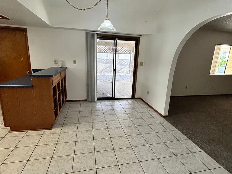 2401 Cosnina Dr — Photo 6