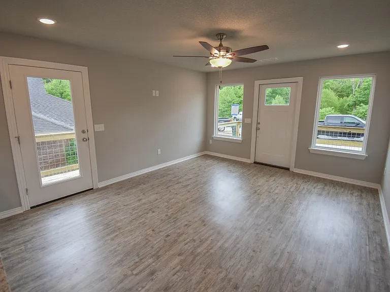 134 S Woodsprings Dr — Photo 5