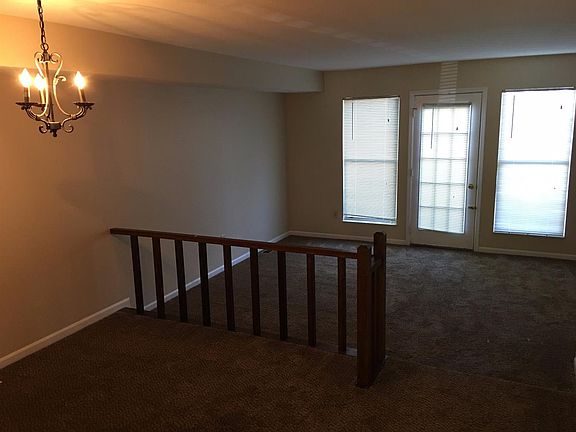 3rd image of 944 Woodlyn Dr N