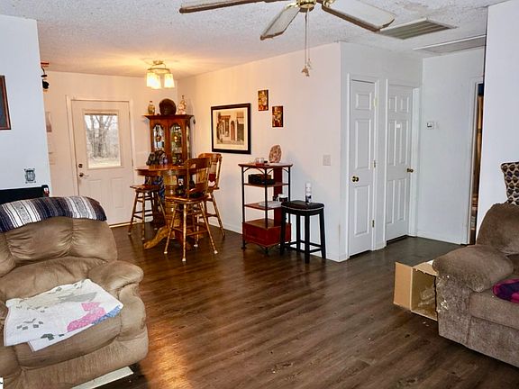 3rd image of 113 Flint Ln