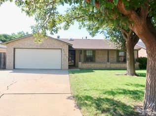 2703 Kermit Dr, Plainview, TX 79072
