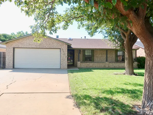 2703 Kermit Dr, Plainview, TX 79072