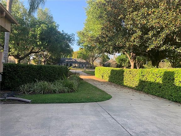3rd image of 10318 Down Lakeview Cir