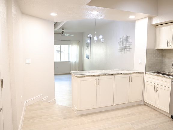 5th image of 2402 W Azeele St Unit 430