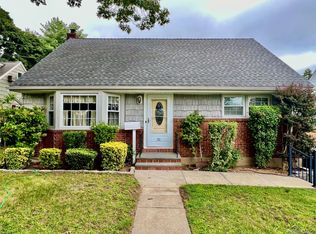 31 Edward Street, Lynbrook, NY 11563