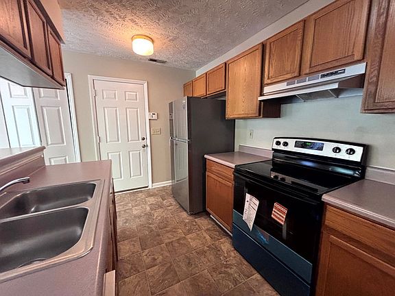 5th image of 1335 Oak Knolls Dr