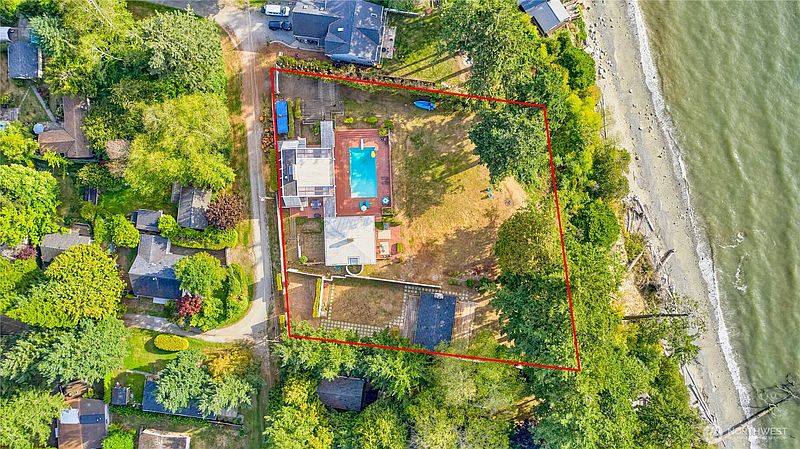 4th image of 345 Gulf View Crescent
