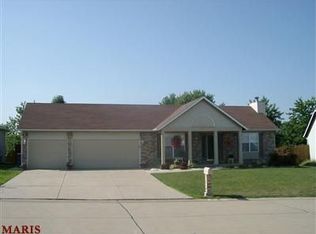 1413 Apple Valley Dr, O'Fallon, MO 63366