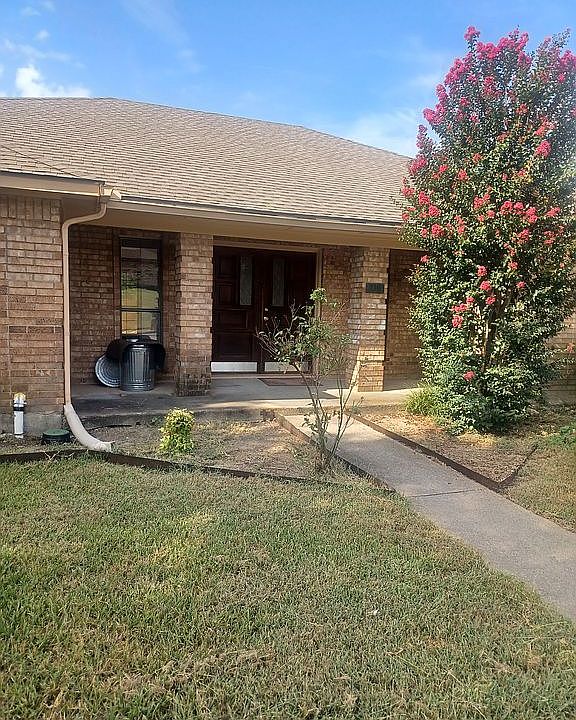 1st image of 310 Meadowcreek Dr