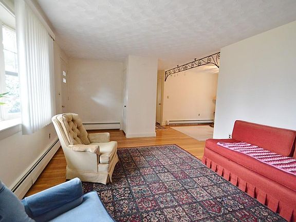 3rd image of 5 Villa Dr