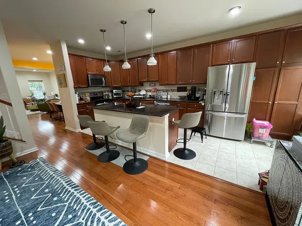 56 Andrews Way, Piscataway, NJ