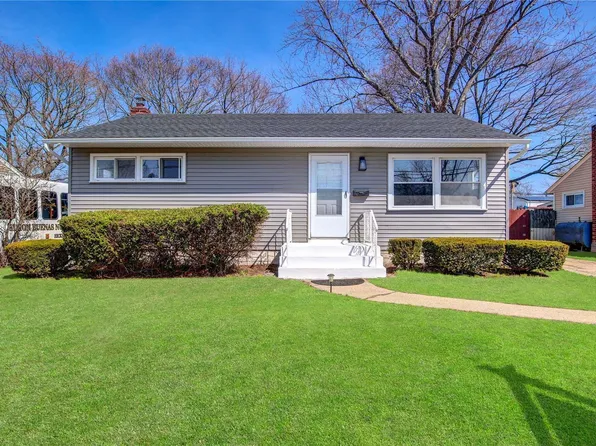 36 Benjoe Drive, Amityville, NY 11701