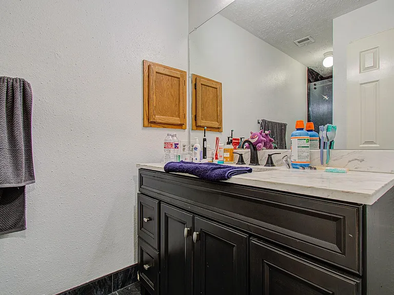2122 Courtshire Ln — Photo 23