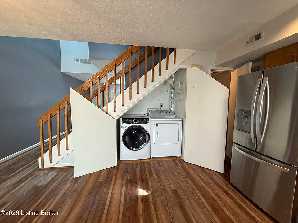 1st image of 404 Ledgeview Park Dr