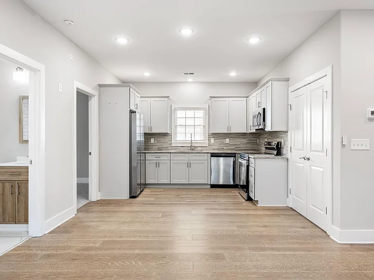 1097 Sims St SW — Photo 10