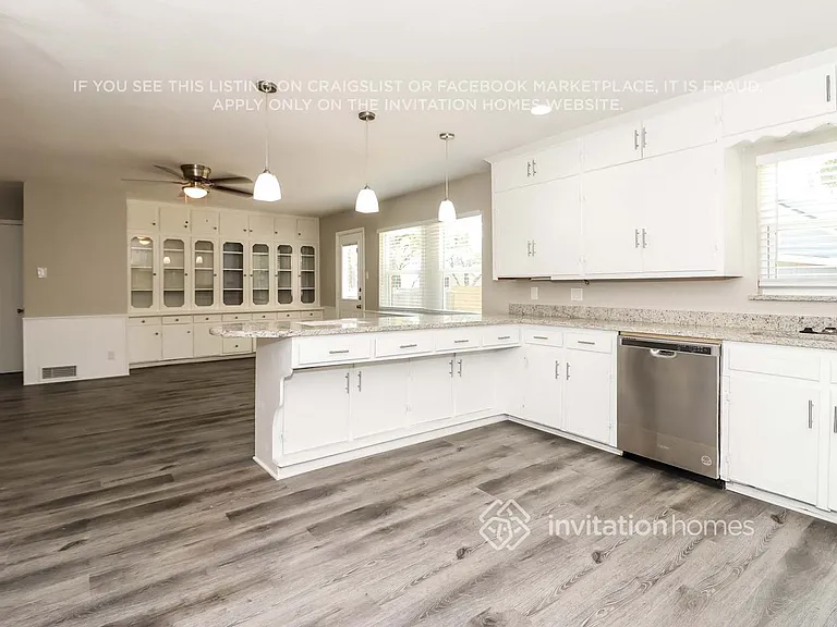 310 E Huitt Ln — Photo 5