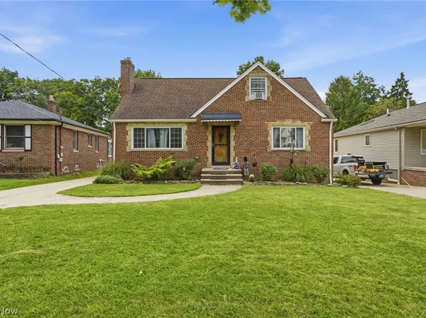 5996 Edgehill Dr, Parma Heights, OH 44130