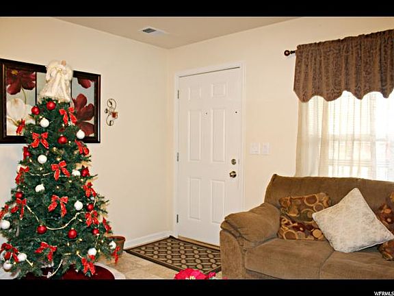 3rd image of 634 S Navajo St