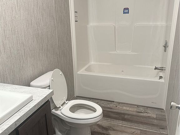 5th image of 15 College View Dr