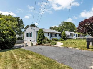 9 Uncle Henrys Rd, Mashpee, MA 02649