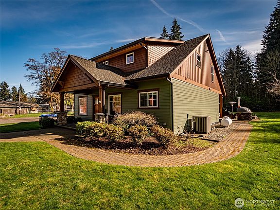 3rd image of 3405 26th Avenue NE