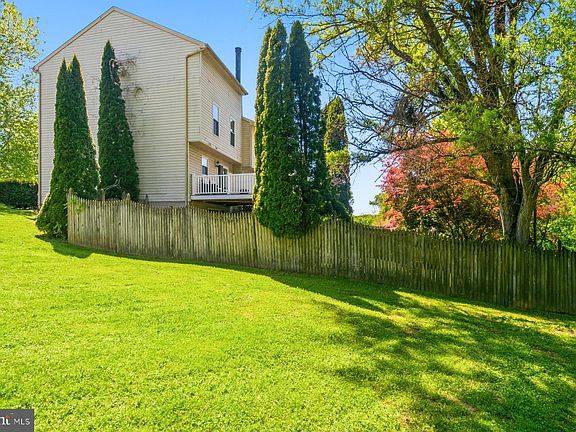 4th image of 486 Lakes Ct